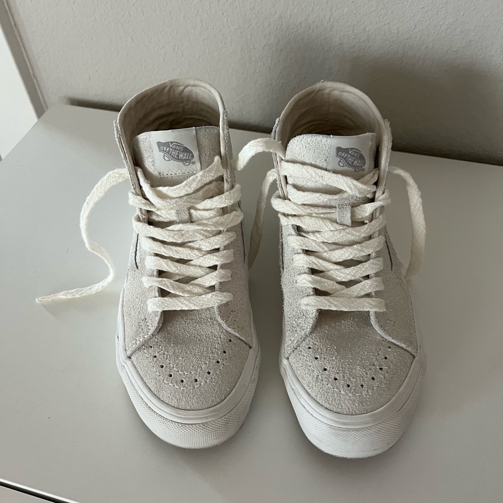 Vans Sk8 Hi Tapered Vr3 Shoes - white (gray multi)
6M US - 7.5W US - Picture 2 of 9